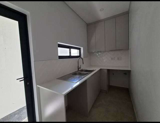 4 BEDROOM HOUSE FOR SALE IN SANDOWN